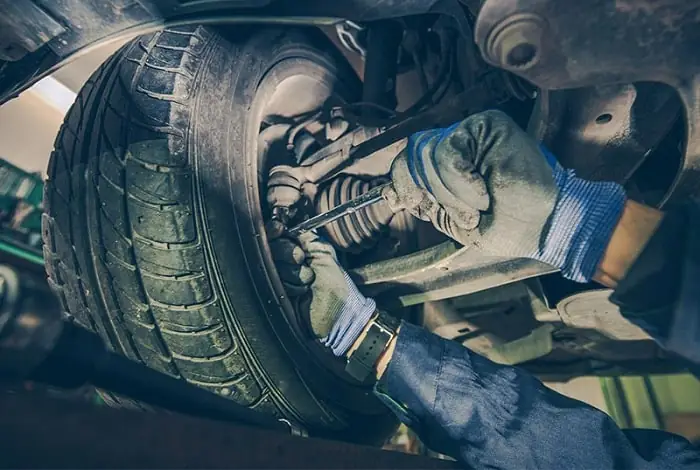 Dấu Hiệu Cho Biết Rô Tuyn Xe Ô Tô Đang Bị Hỏng