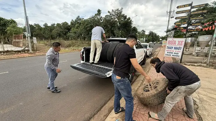 Đắk Lắk: Bắt Thanh Niên Trộm Bánh Xe Ô Tô Liên Tỉnh