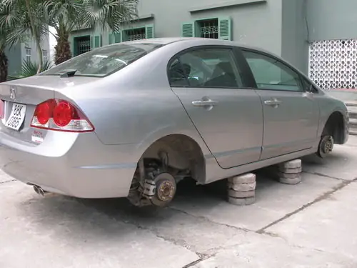 Cách Xử Lý Và Phòng Tránh Việc Xe Ô Tô Bị Tháo Trộm Bánh