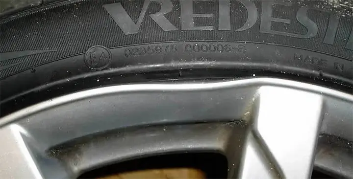 Bề Mặt Của La-zăng Và Mép Lốp Không Ăn Khớp Sẽ Dẫn Tới Tình Trạng Xuống Hơi Chậm Của Lốp Xe.