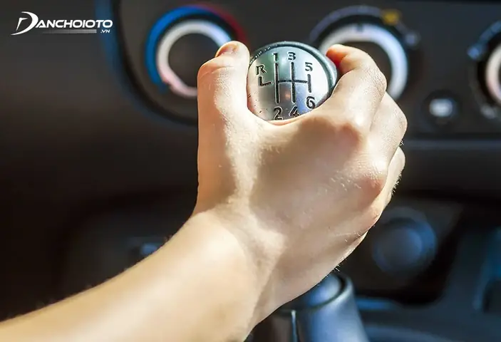 Không Về Số N Khi Xe Đang Chạy