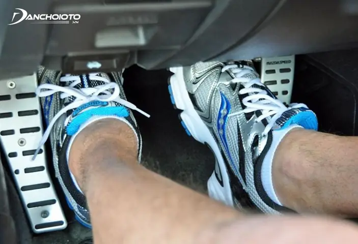 Phanh Trước – Côn Sau