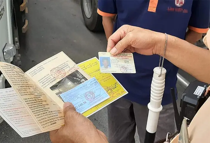 Xe Ô Tô Chạy Quá Tốc Độ Từ 5 Đến 10km/h Có Bị Tước Giấy Tờ Xe Không?