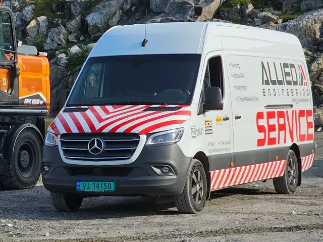 Xe Ô Tô Chạy Xăng Hay Chạy Dầu Đắt Hơn? Phân Tích Chi Phí Từ A Đến Z