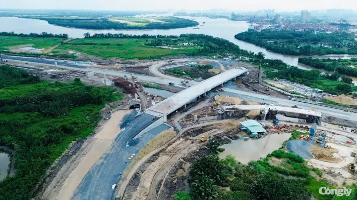 Khái Niệm Xe Ô Tô Chế Từ Xe Máy: Sáng Tạo Hay Nguy Hiểm?