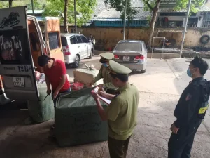 Lạng Sơn: Liên Tiếp Bắt 3 Xe Ô Tô Vận Chuyển Hàng Lậu Trị Giá Hàng Trăm Triệu Đồng