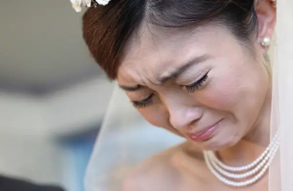 Ngày Tôi Lên Xe Hoa, Chồng Cũ Thuê Xe Ô Tô Chở Cả Nhà Đến Dự, Mẹ Anh Còn Giật Mic Để Nói Một Câu Làm Cả Hội Hôn Cay Mắt - Ảnh 2.