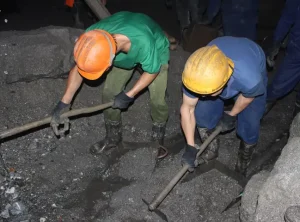 Những Chú "kiến Thợ" Trong Hầm Lò