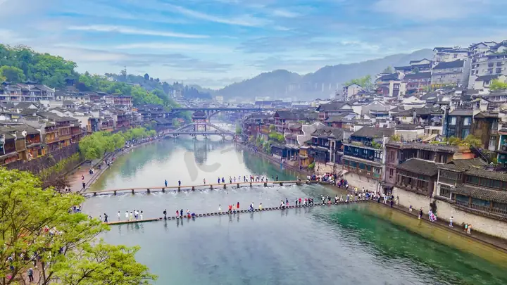 Ngày 2 Tour Phượng Hoàng Cổ Trấn – Trương Gia Giới 6n5đ: Cát Thủ – Phượng Hoàng Cổ Trấn ( Bao Gồm: Ăn Sáng, Trưa, Tối) Ngày 2 Tour Phượng Hoàng Cổ Trấn – Trương Gia Giới 6n5đ: Cát Thủ – Phượng Hoàng Cổ Trấn ( Bao Gồm: Ăn Sáng, Trưa, Tối)