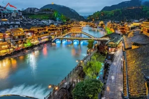 Ngày 2 Tour Phượng Hoàng Cổ Trấn – Trương Gia Giới 6n5đ: Cát Thủ – Phượng Hoàng Cổ Trấn ( Bao Gồm: Ăn Sáng, Trưa, Tối)