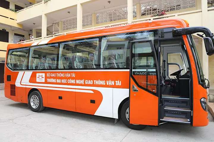 Tiếp Nhận Xe Do Công Ty Cổ Phần Ô Tô Trường Hải (thaco) Trao Tặng