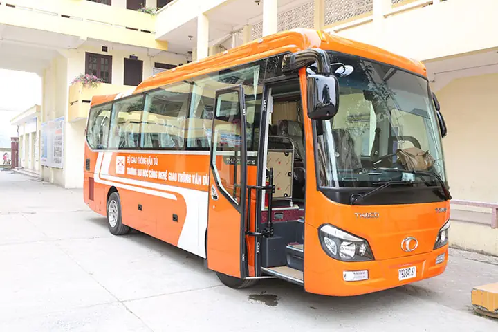 Tiếp Nhận Xe Do Công Ty Cổ Phần Ô Tô Trường Hải (thaco) Trao Tặng