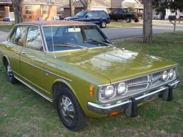 Xe Hơi Cổ Toyota Corona