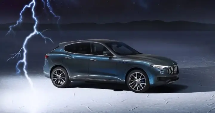 Đi Xe Ô Tô Điện Có Bị Sét Đánh Không?