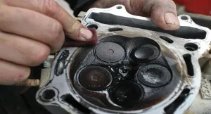 Động Cơ Tích Tụ Muội Than, Bụi Bẩn Lâu Ngày