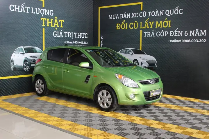 Xe Ô Tô Màu Xanh Lục