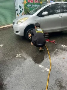 ⚠️ Vá Vỏ Xe Ô Tô Lưu Động Tại Dĩ An – Bình Dương 24/7 – Có Mặt Sau 15 Phút 🚗📍