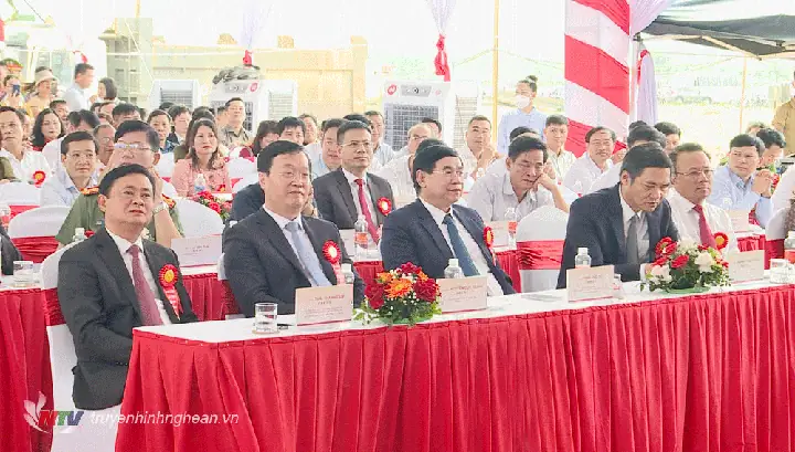 Các Đại Biểu Dự Lễ Khởi Công.