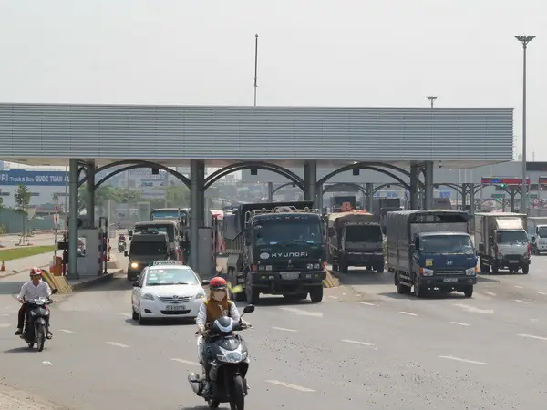 Vì Sao Xe Ô Tô Đâm Vào Trạm Thu Phí Và Cách Phòng Tránh?