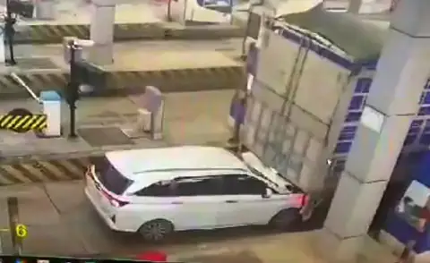Vì Sao Xe Ô Tô Đâm Vào Trạm Thu Phí Và Cách Phòng Tránh?