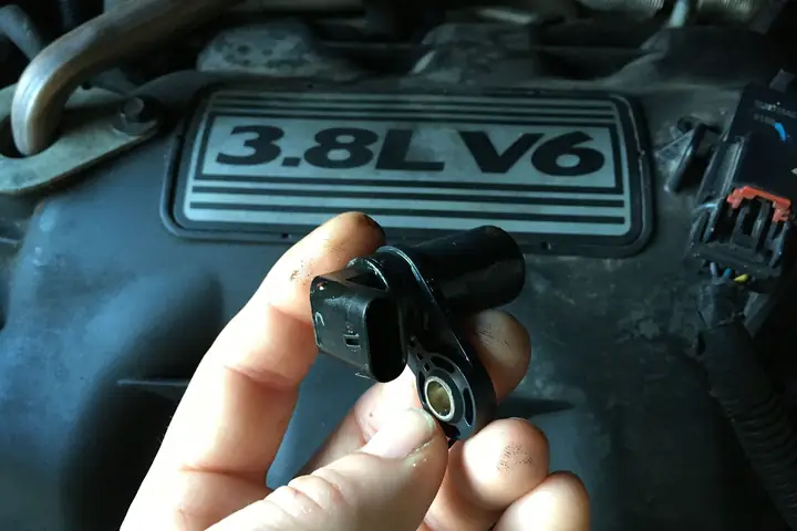 Cần Làm Gì Khi Ô Tô Đang Chạy Bị Chết Máy?