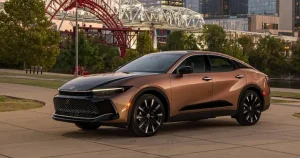 Toyota Crown 2025 – Sedan Lai Suv Độc Đáo