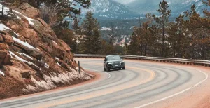 Xe Ô Tô Đi Đường Đèo Núi