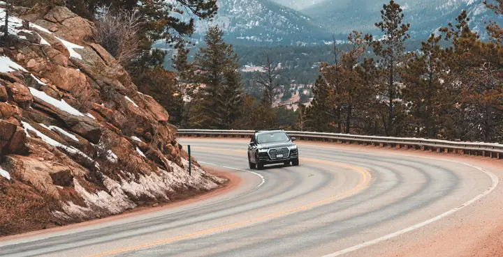 Xe Ô Tô Đi Đường Đèo Núi