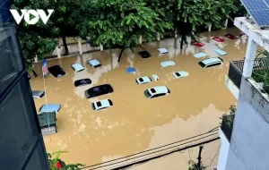 Xe Cuu Ho Xuyen Dem Tat Bat Chuyen O To Ngap Nuoc O Thai Nguyen Di Sua Chua Hinh Anh 12