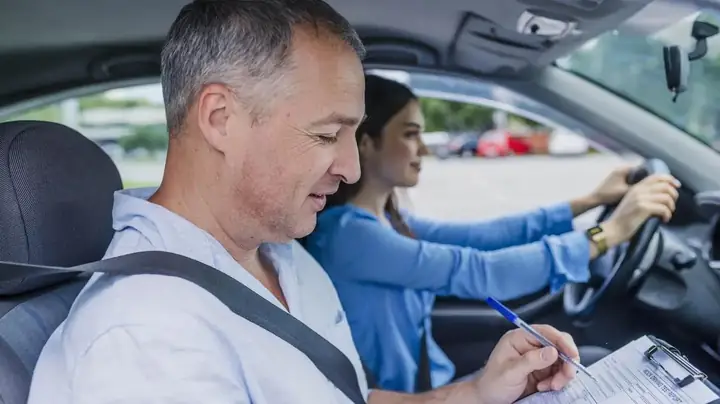 Hướng Dẫn Chi Tiết Cách Lái Xe Ô Tô Chạy Đường Trường Hướng Dẫn Chi Tiết Cách Lái Xe Ô Tô Chạy Đường Trường