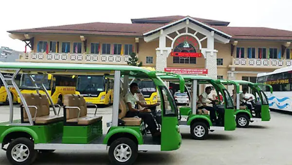 Tại Sao Ngày Càng Nhiều Xe Điện Chở Khách Du Lịch Được Đưa Vào Sử Dụng?