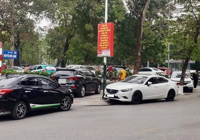 (lsvn) - Tp. Hải Phòng Vừa Ban Hành Văn Bản Tạm Thời Chưa Thực Hiện Việc Cấm Đỗ Ô Tô Trên Các Tuyến Đường Giao Thông, Nhất Là Khu Vực Trung Tâm Thành Phố.