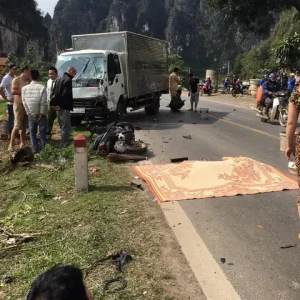 Hiện Trường Vụ Tai Nạn Nghiêm Trọng Tại Hòa Bình