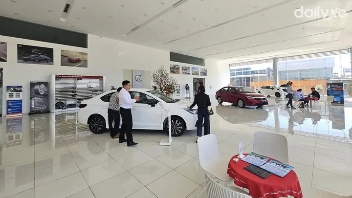 Honda Ôtô Hà Hường Trực Thuộc Tổng Công Ty Hà Hường, Tọa Lạc Tại Km 10, Quốc Lộ 6 Sơn La - Hà Nội, Tổ 5, Phường Chiềng Sinh, Sơn La. Đại Lý Vinh Dự Là Đại Lý Ủy Quyền Đầu Tiên Của Honda Việt Nam Tại Tỉnh Sơn La Và Khu Vực Tây Bắc.