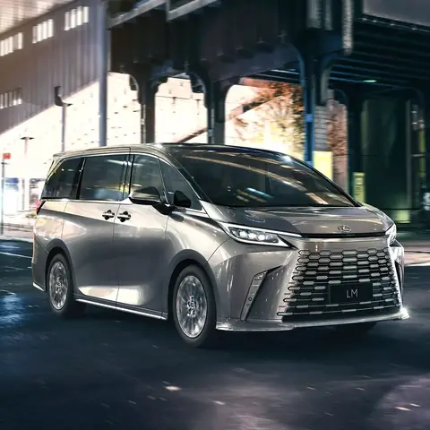Giã¡ Xe Lexus Lm 500h Thã¡ng 11/2025