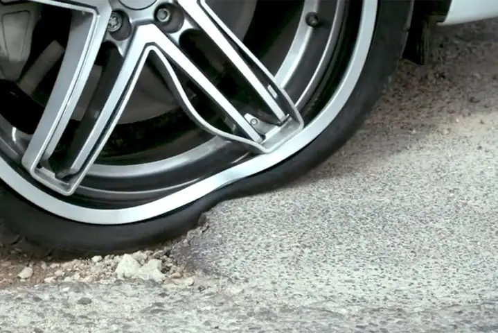 Cách Xử Lí Khi Mâm Xe Ô Tô Bị Hư Hỏng Cách Xử Lí Khi Mâm Xe Ô Tô Bị Hư Hỏng