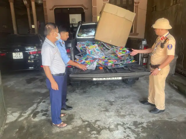 Đội Qltt Số 9: Tịch Thu, Tiêu Hủy 100 Vỉ Ô Tô Đồ Chơi Không Rõ Nguồn Gốc Xuất Xứ