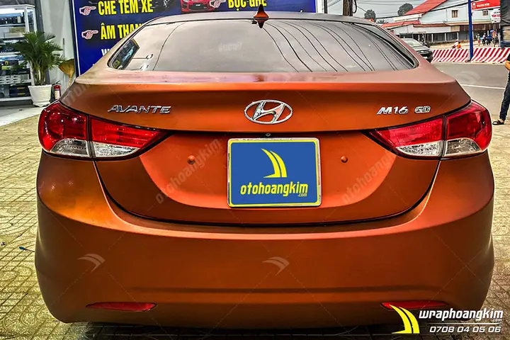 Quy Trình Dán Đổi Màu Nâu Mờ Hyundai Avante Chuyên Nghiệp Tại Hoàng Kim