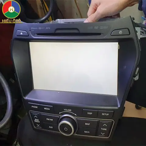 Sửa Màn Hình Ô Tô Hyundai Santafe Trắng Màn
