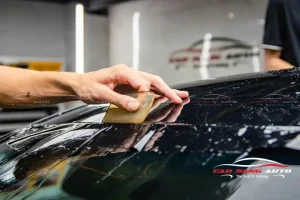 Dán Nóc Đen Xe Hyundai I10? Ưu Điểm Khi Dán Nóc Đen