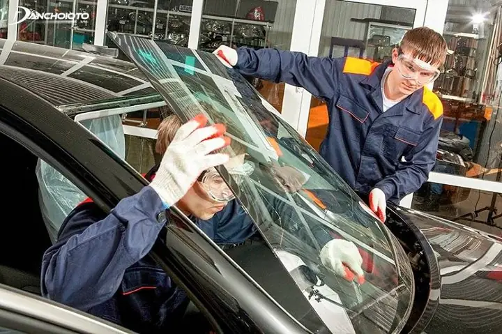 Dịch Vụ Thay Kính Chắn Gió Xe Ô Tô Kia Spectra Tận Nơi