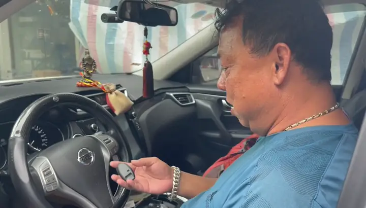 Hà Nội: Kỳ Lạ Con Phố Ô Tô, Xe Máy Bỗng Không Mở Được Khóa Thông Minh, Nhiều Người Dân Hì Hục Đẩy Xe - Ảnh 6.