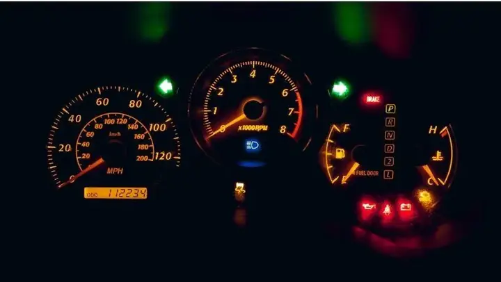 Chữ “c” Trên Bảng Đồng Hồ Ô Tô, Cho Biết Động Cơ Lạnh, Thường Gặp Nhất Vào Mùa Đông, Đặc Biệt Là Khi Nhiệt Độ Hạ Thấp. Ảnh: Motorbiscuit.