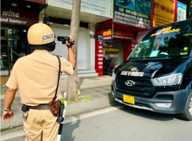 Mức Phạt Lỗi Đỗ Xe Trên Vỉa Hè Với Xe Máy, Ô Tô Mới Nhất 2025