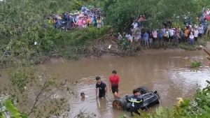 Vụ Xe Mercedes Chìm Dưới Sông: Xót Xa Nhìn 4 Chiếc Quan Tài!
