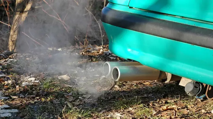 Nguyên Nhân Ô Tô Phát Ra Khói Trắng Từ Ống Xả Khi Khởi Động