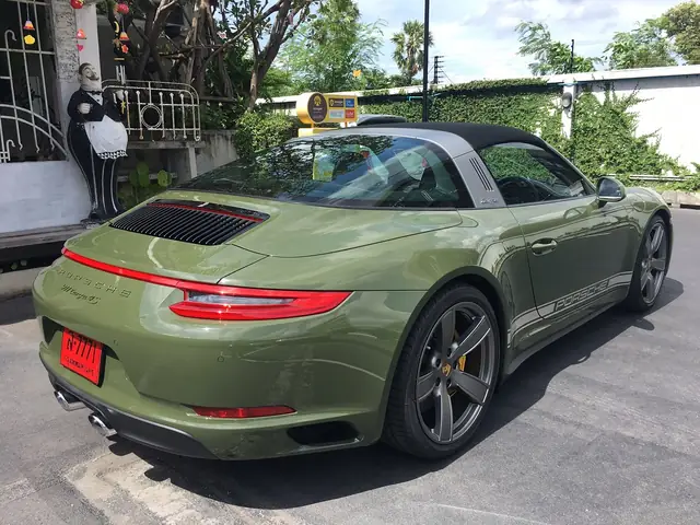 Đây Là Chiếc Porsche 911 Targa 4s Màu Xanh Ô Liu Khiến Chủ Xe Phải Chờ Đợi Suốt 1,5 Năm - Ảnh 2.