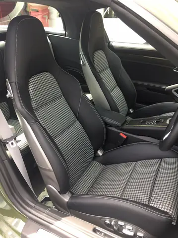 Đây Là Chiếc Porsche 911 Targa 4s Màu Xanh Ô Liu Khiến Chủ Xe Phải Chờ Đợi Suốt 1,5 Năm - Ảnh 3.