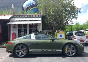 Đây Là Chiếc Porsche 911 Targa 4s Màu Xanh Ô Liu Khiến Chủ Xe Phải Chờ Đợi Suốt 1,5 Năm - Ảnh 1.