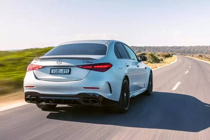 Giá Lăn Bánh Mercedes-amg C 63 S E Performance 2025 Như Thế Nào?